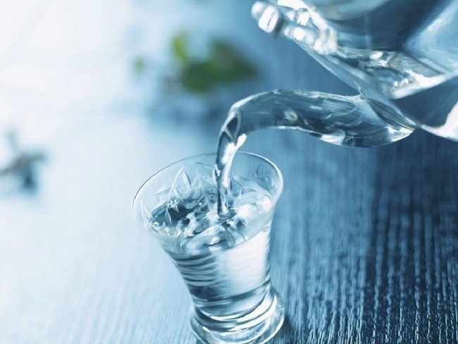 Hãy nhớ uống 2 lít nước mỗi ngày hỗ trợ giảm béo hiệu quả