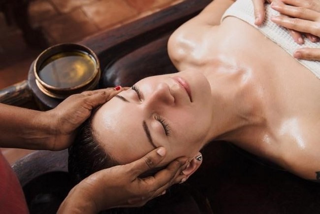 massage mặt thon gọn tại nhà