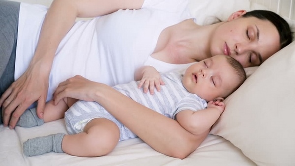Giấc ngủ là rất quan trọng với các bà mẹ sau khi sinh