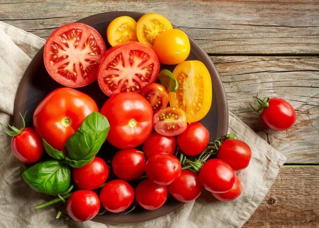 Ăn cà chua chứa nhiều chất xơ giúp tạo cảm giác no lâu, thúc đẩy quá trình đào thải độc tố nhanh chóng