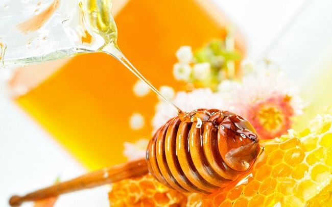 Loại bỏ mụn thịt bằng mật ong nguyên chất 