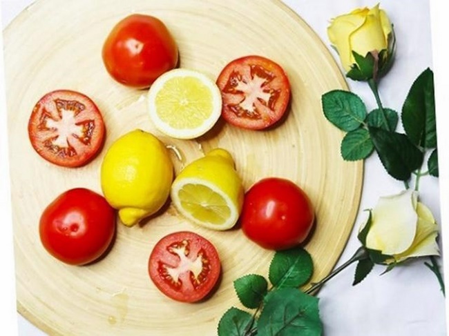 Trị mụn hiệu quả bằng nước chanh và cà chua 