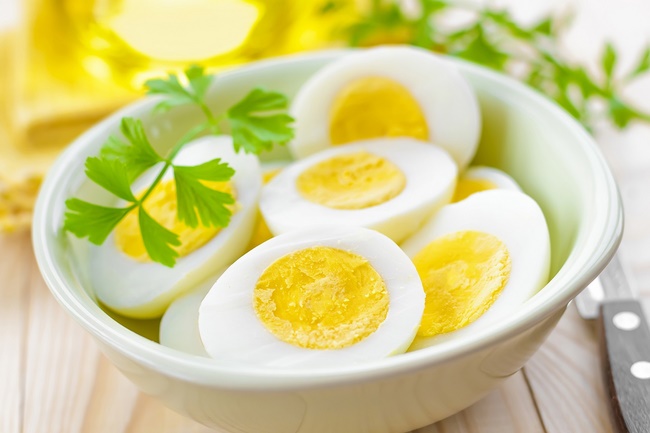 Xăm môi ăn và kiêng ăn trứng khoảng 1 tuần 