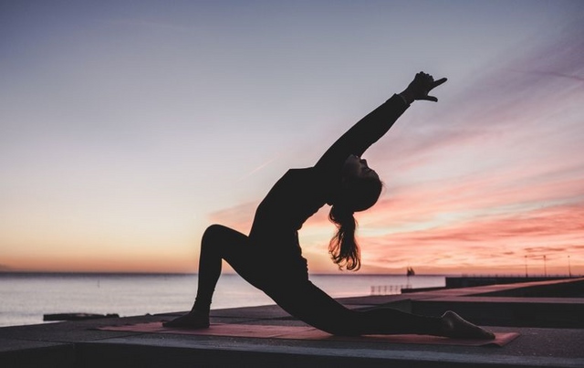 yoga giảm mỡ bụng trước 