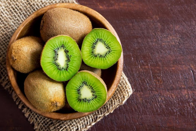 Ăn Kiwi giảm cân cực tốt nhờ khả năng tăng cường trao đổi chất, cải thiện hệ tiêu hóa 
