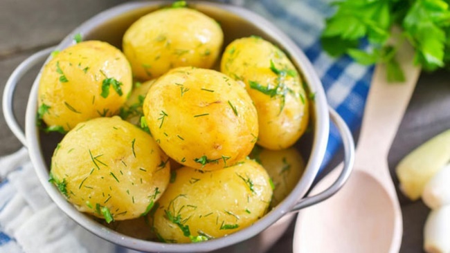 Ăn khoai tây luộc giảm cân nhờ khả năng làm giảm cholesterol trong máu 