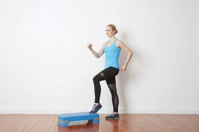 Bài tập Toe Taps With Jumps giảm mỡ toàn thân cho nữ