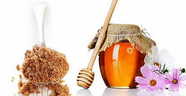 Làm sạch da bằng mặt nạ đường nâu và mật ong 