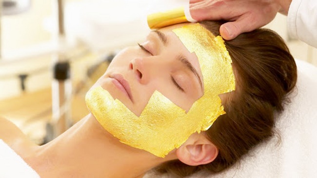 Massage mặt nạ bằng vàng 24k cho làn da sáng mịn, ngăn ngừa lão hóa 