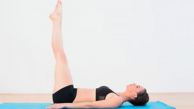 Bài tập Yoga giảm mỡ bụng tại nhà đơn giản với nâng cao chân đánh tan mỡ thừa bụng, đùi và hông tối đa