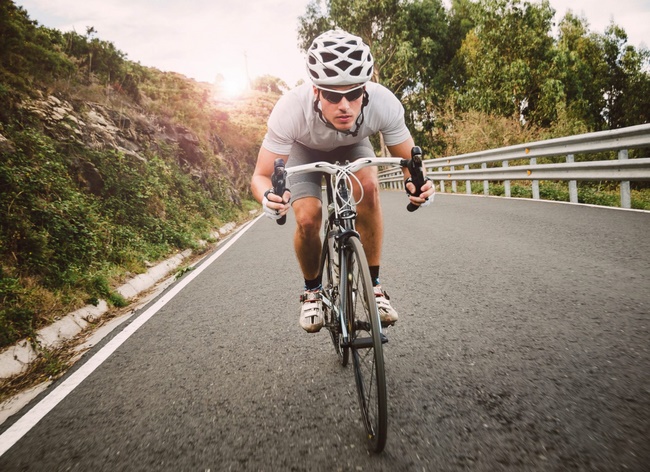 Phụ kiện mang theo khi đạp xe sẽ tạo cảm giác an toàn, thoải mái hơn trong suốt hành trình giảm cân 