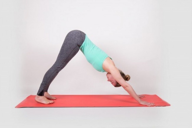 Tư thế ngọn núi - Bài tập yoga giảm mỡ bụng hiệu quả tại nhà 