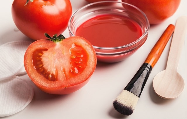 mặt nạ cà chua trị mụn