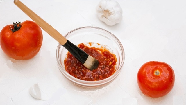 mặt nạ cà chua trị mụn